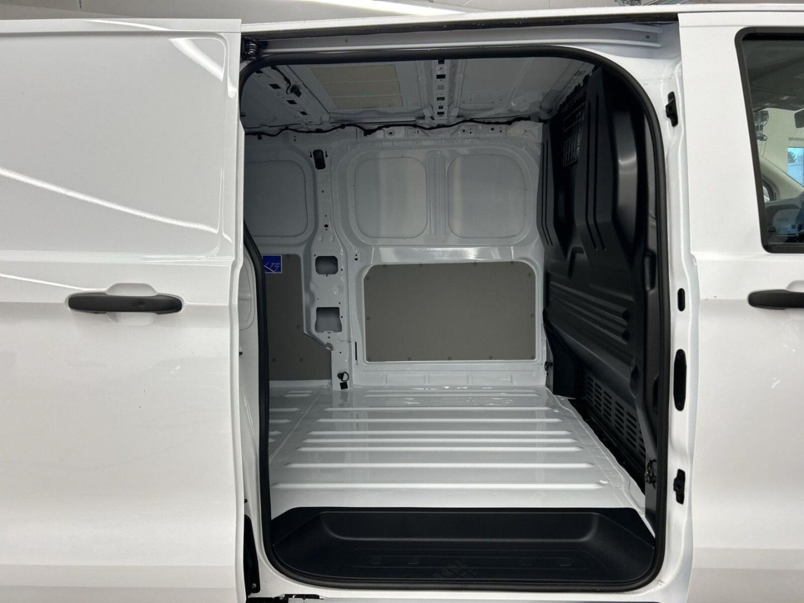 Volkswagen Transporter Kasten langer Radstand – Bild 10