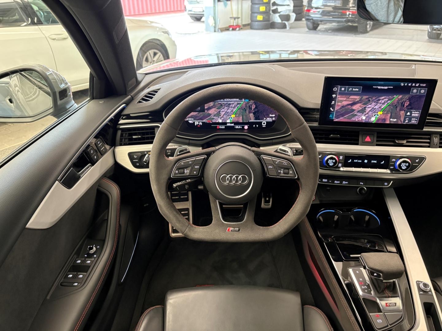Bild über Audi RS 4 Avant TFSI quattro tiptronic - für weitere Informationen kontaktieren Sie den Audi Partner