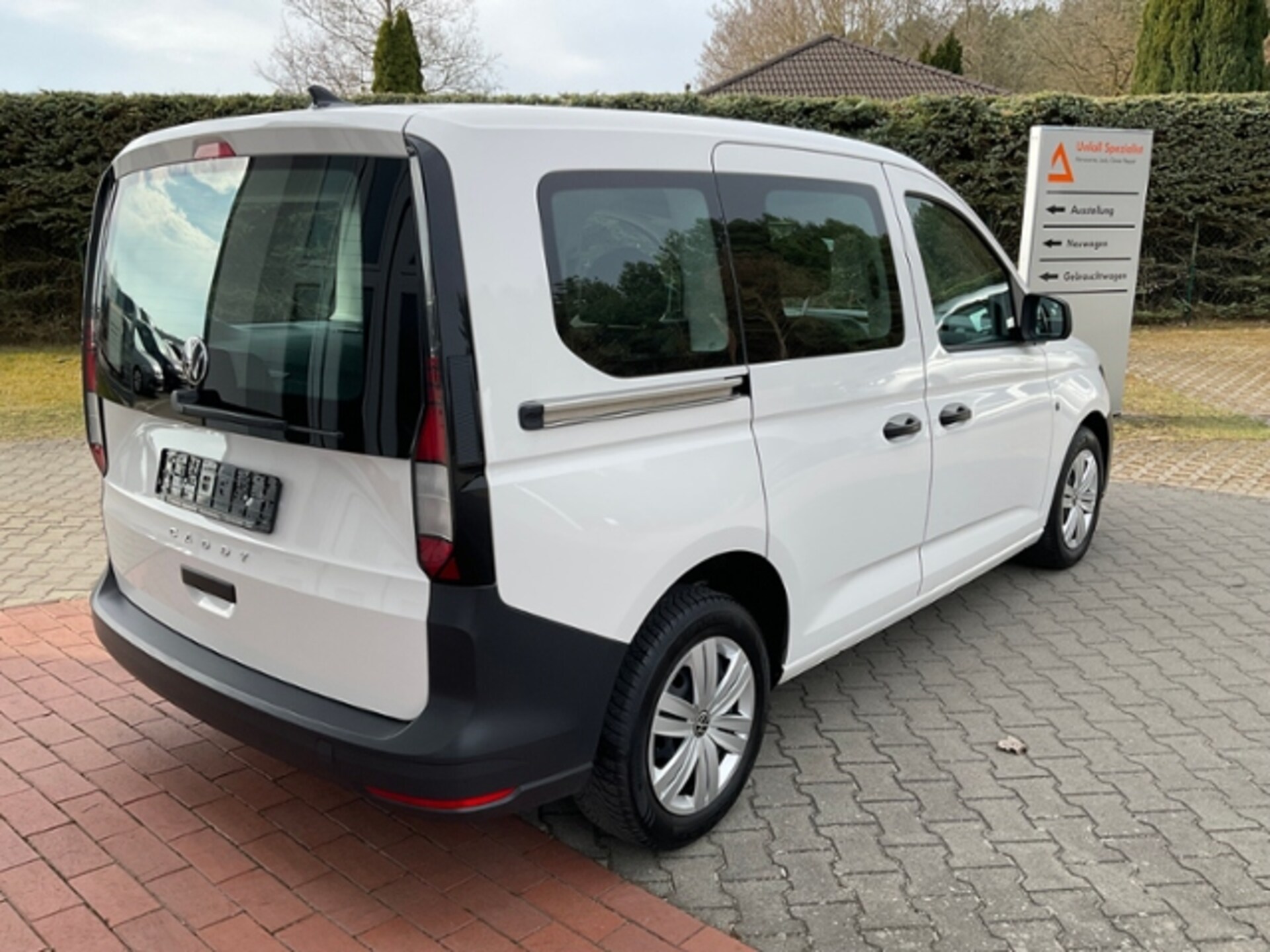Volkswagen Caddy Kombi Basis-Modell