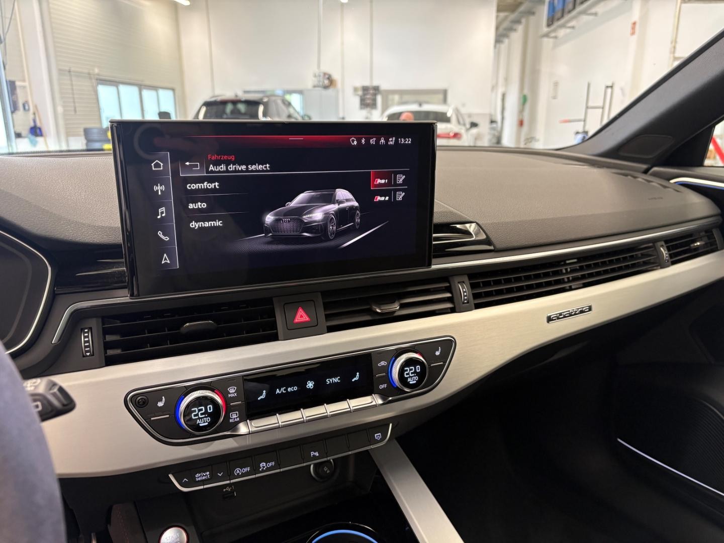 Bild über Audi RS 4 Avant TFSI quattro tiptronic - für weitere Informationen kontaktieren Sie den Audi Partner