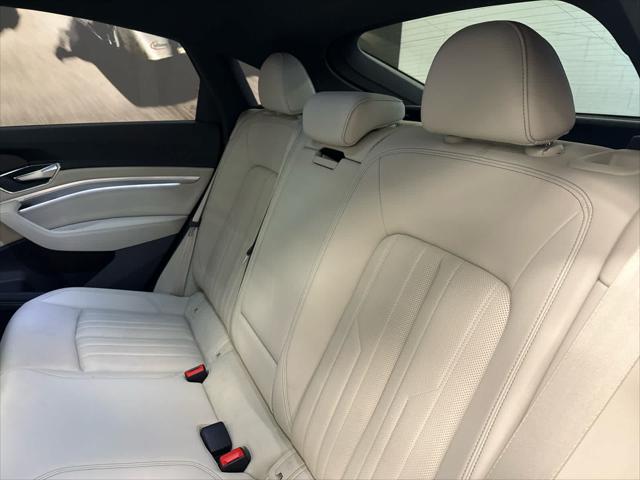 2024 AUDI Q8 - Image 12