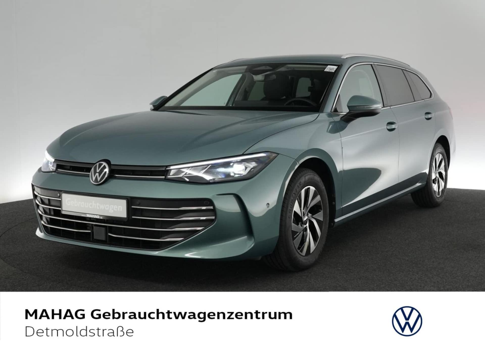 Volkswagen Passat — Volkswagen Passat Passat Variant Business 1.5 eTSI LED Navi AHK ParkAssist+ RearView APP DSG