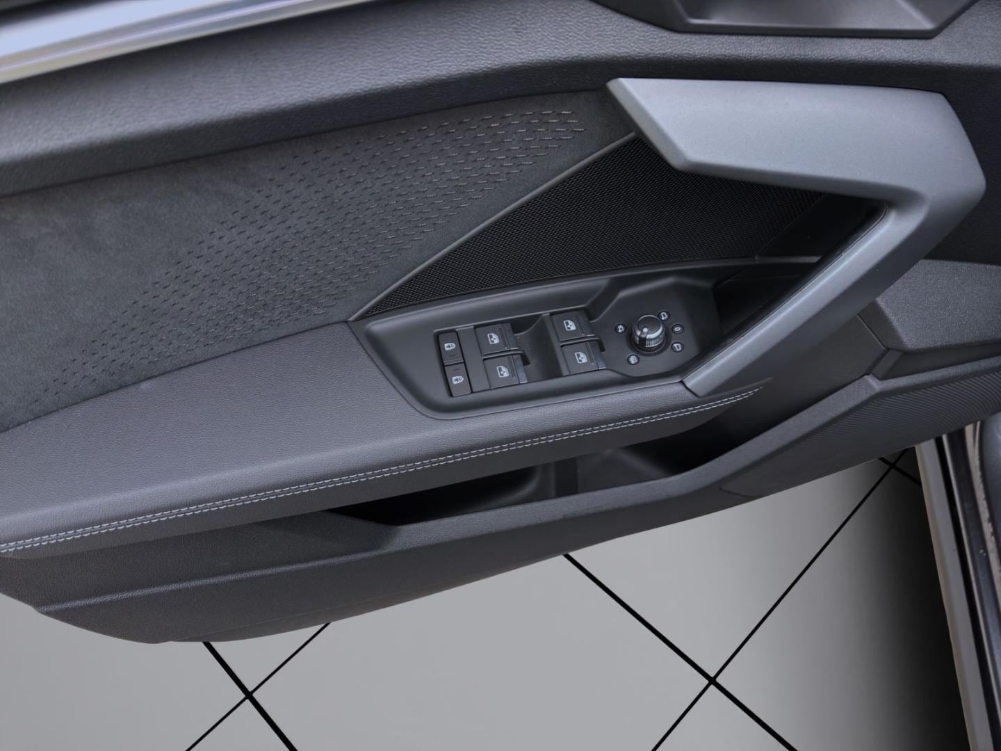 Bild über Audi S3 Sportback TFSI quattro S tronic - für weitere Informationen kontaktieren Sie den Audi Partner