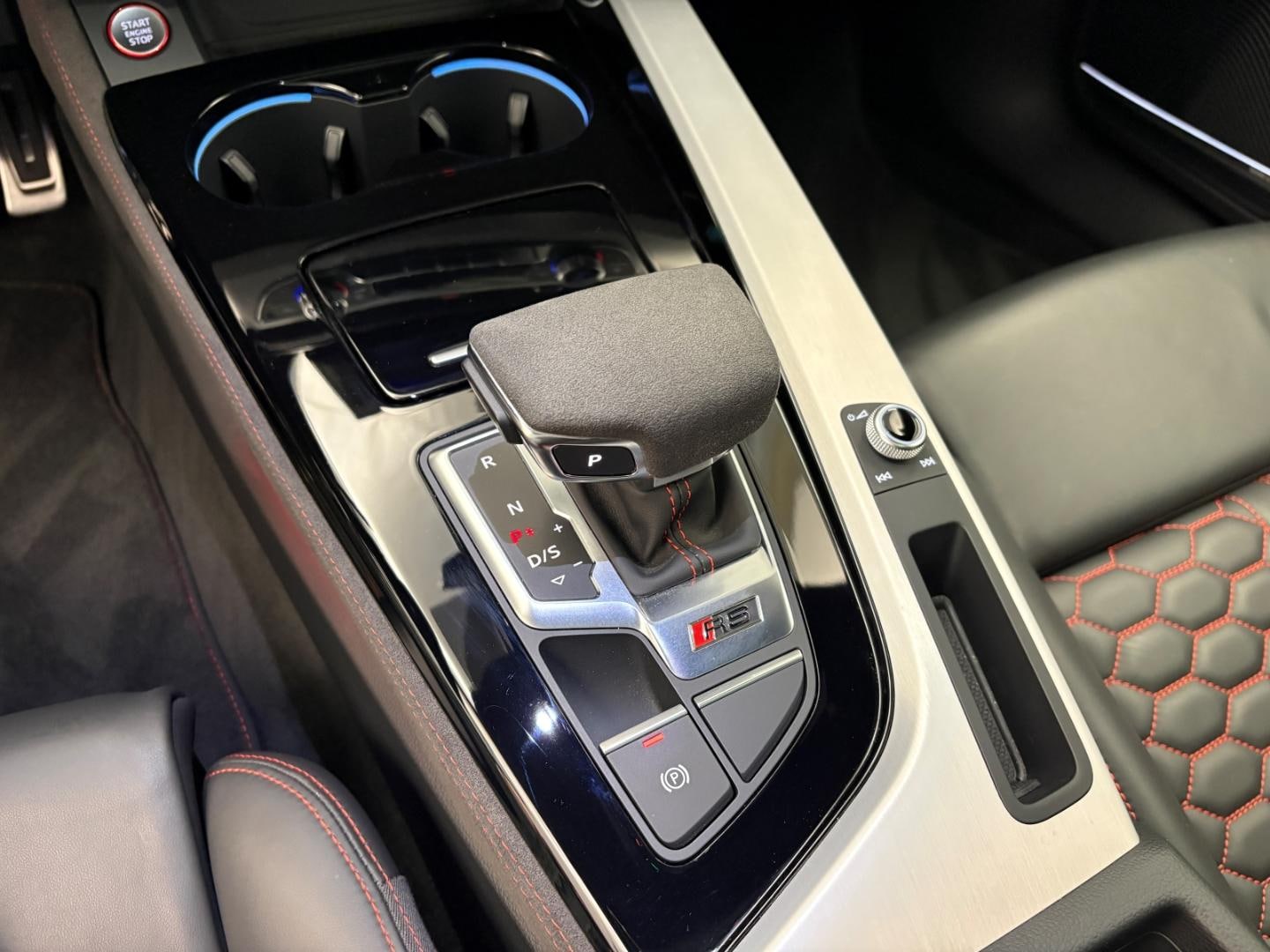 Bild über Audi RS 4 Avant TFSI quattro tiptronic - für weitere Informationen kontaktieren Sie den Audi Partner