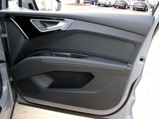 2022 AUDI Q4 - Image 35