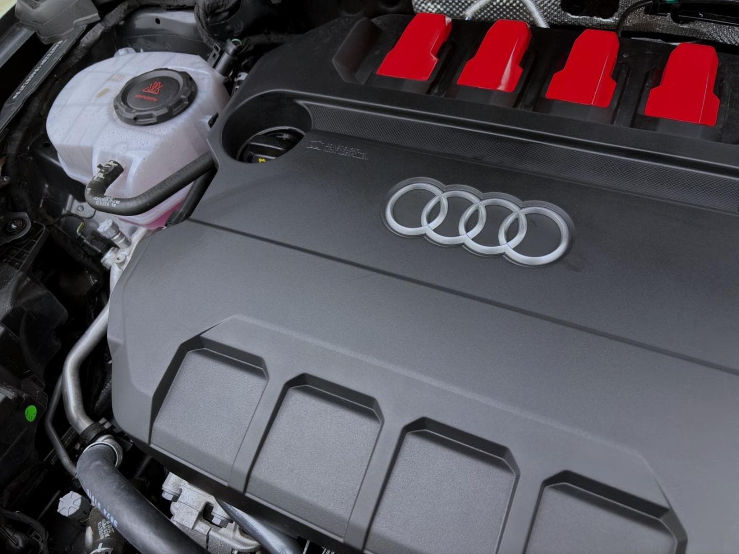 Bild über Audi S3 Sportback TFSI quattro S tronic - für weitere Informationen kontaktieren Sie den Audi Partner
