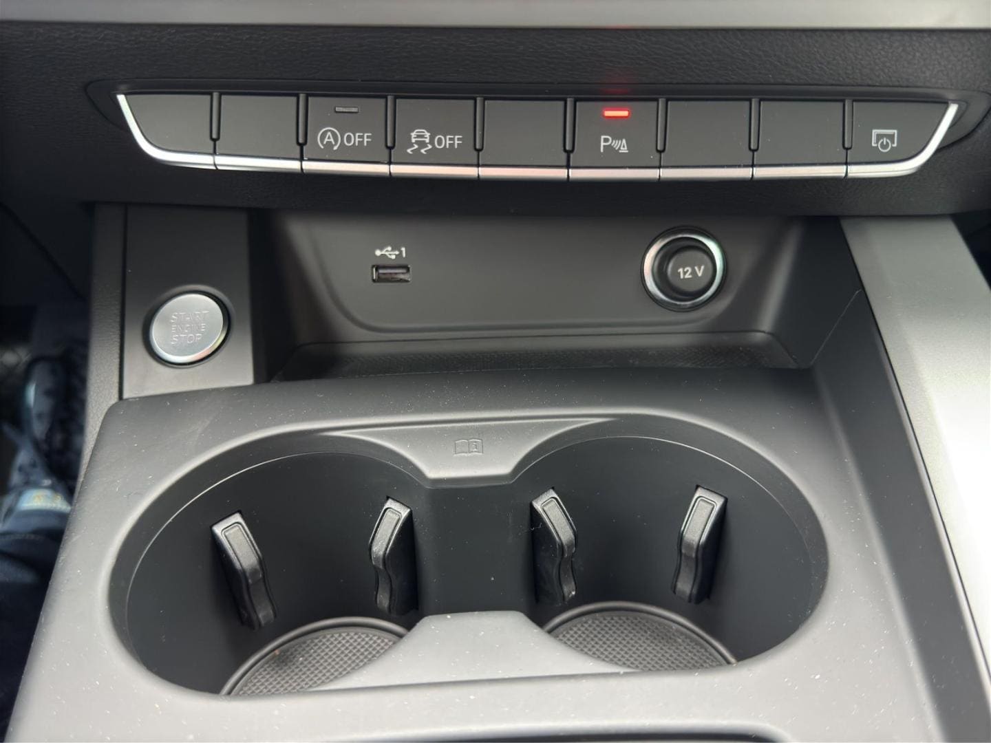 Bild über Audi A4 Avant 30 TDI S tronic - für weitere Informationen kontaktieren Sie den Audi Partner