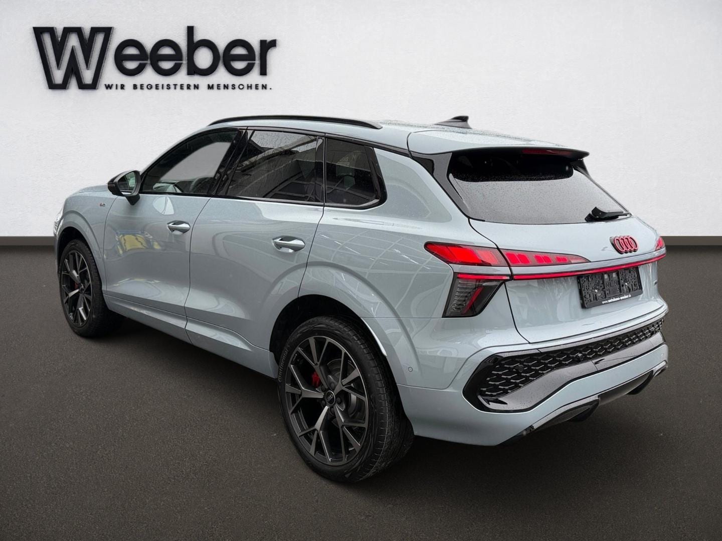 Bild über Audi Q3 SUV TFSI quattro 195 kW S tronic - für weitere Informationen kontaktieren Sie den Audi Partner