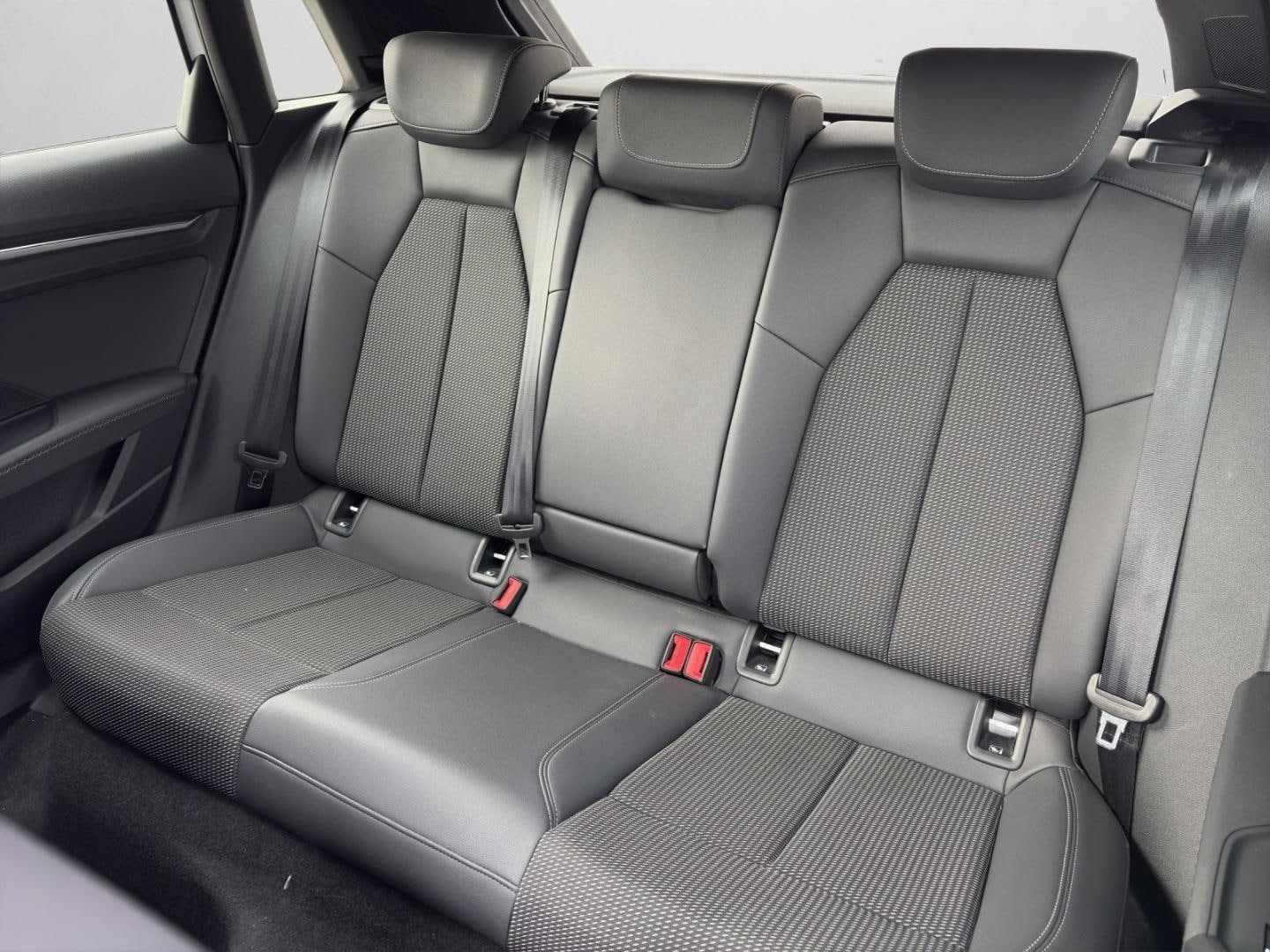 Bild über Audi A3 Sportback S line 35 TFSI S tronic - für weitere Informationen kontaktieren Sie den Audi Partner