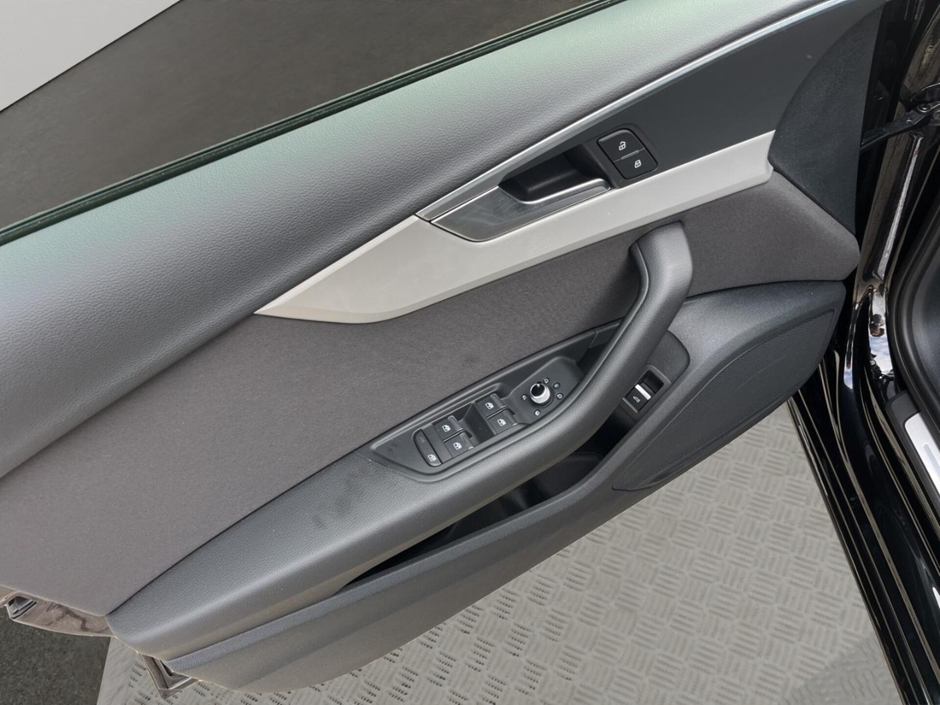 Audi A4 Avant S line