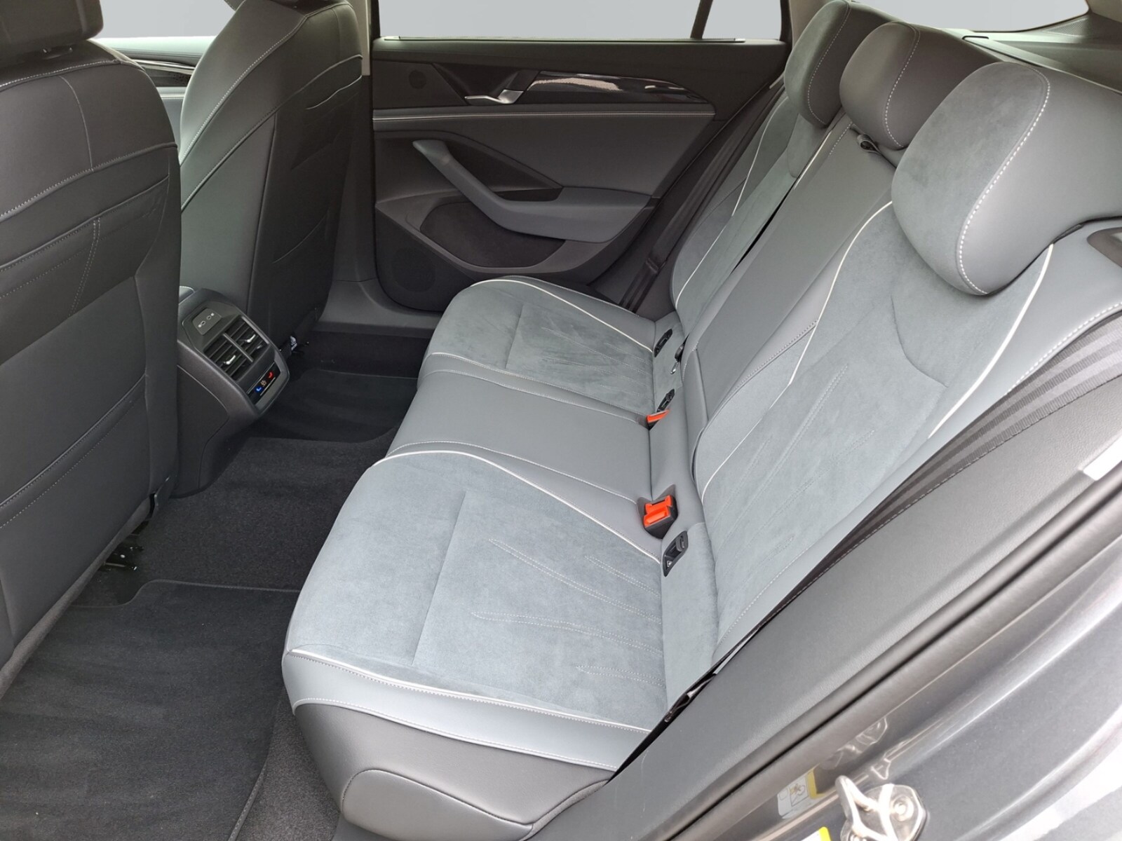 Volkswagen Passat – Bild 12