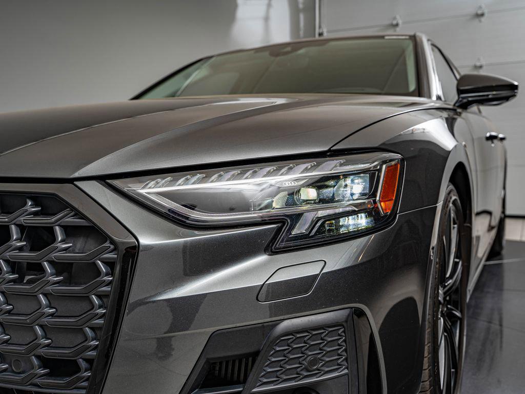 2022 Audi S8 Base - Photo 13