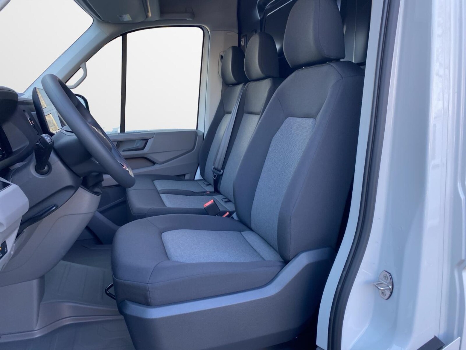Volkswagen Crafter Kasten mittlerer Radstand – Bild 13
