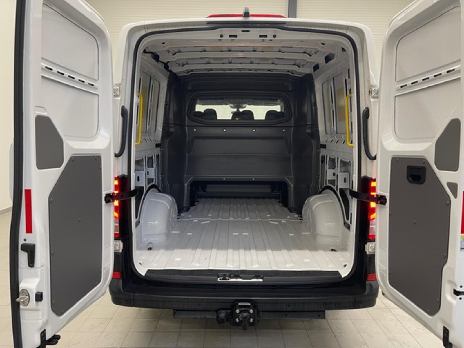 Volkswagen Crafter Kasten mittlerer Radstand – Bild 9