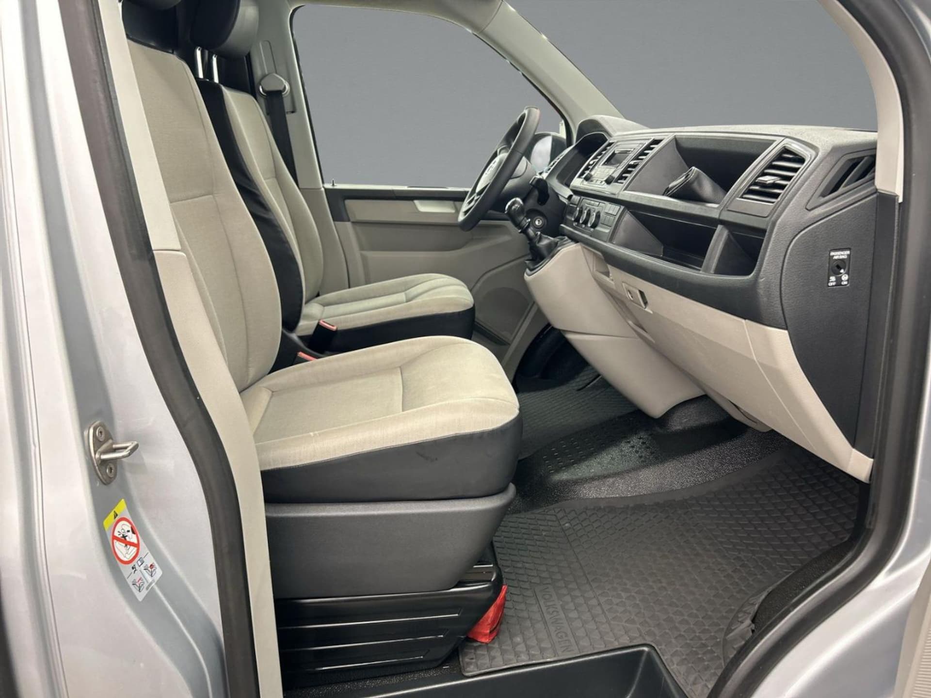 Volkswagen T6 Transporter Kasten kurzer Radstand