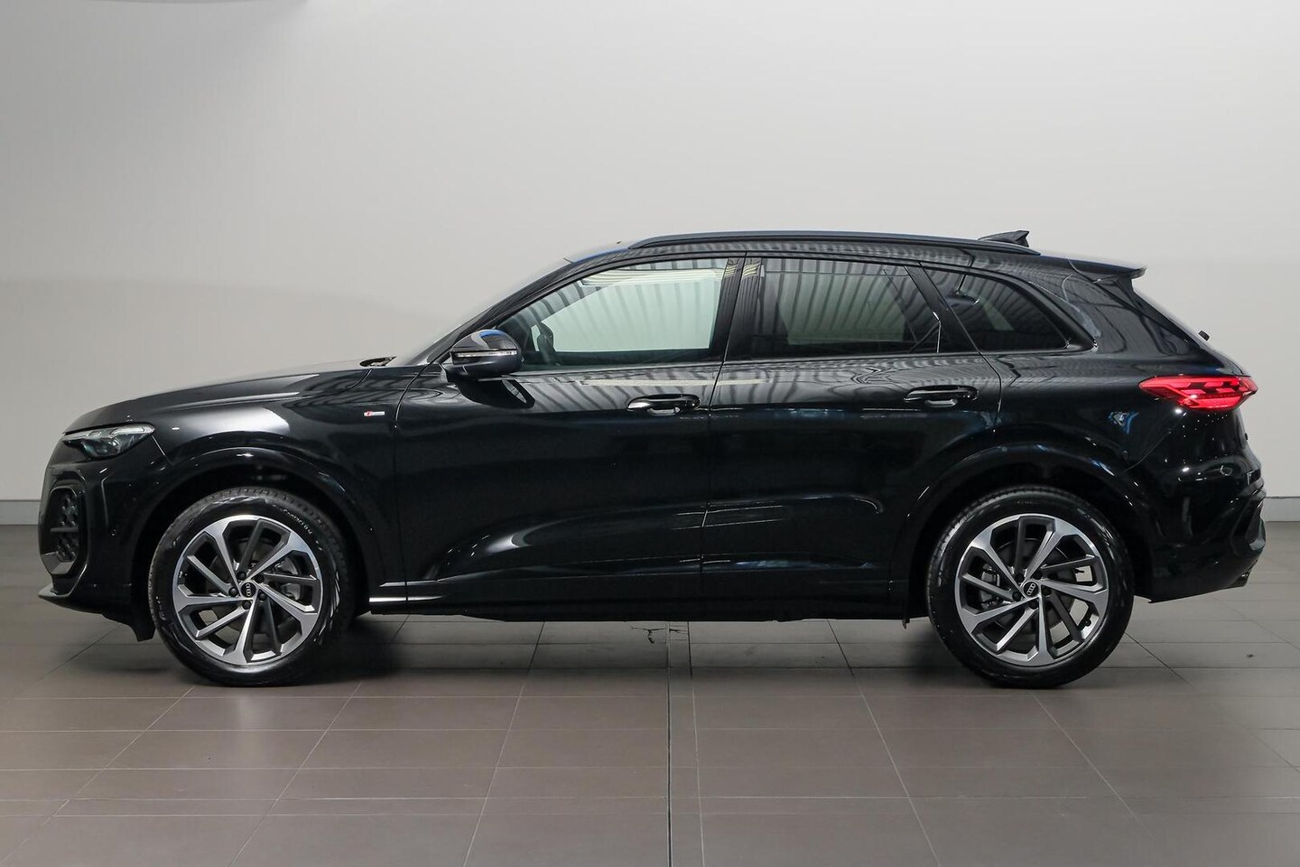 Image about Audi Q5 SUV TFSI quattro 200 kW sport