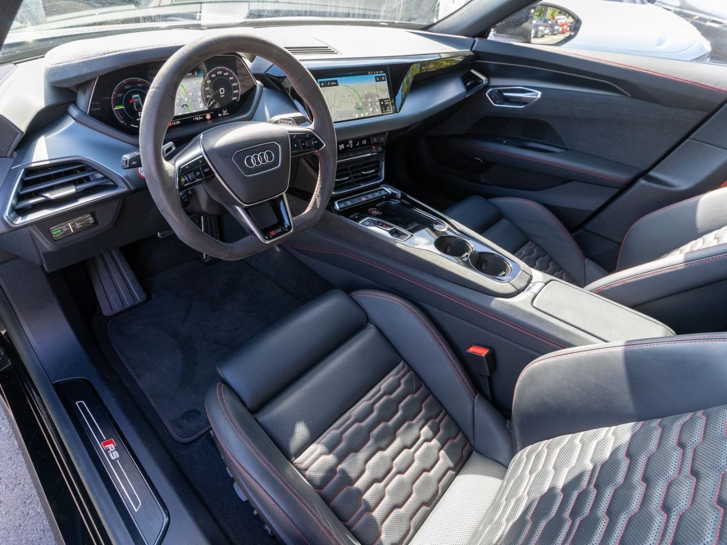 Bild über Audi RS e-tron GT e-tron quattro - für weitere Informationen kontaktieren Sie den Audi Partner