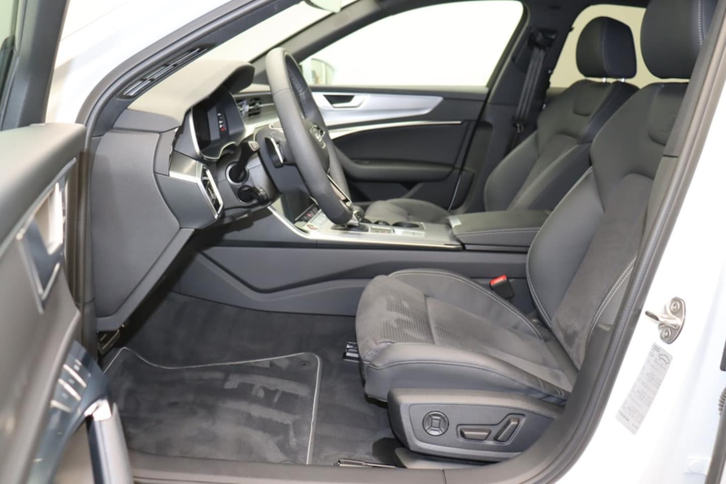 Bild über Audi S6 Limousine TDI quattro tiptronic - für weitere Informationen kontaktieren Sie den Audi Partner