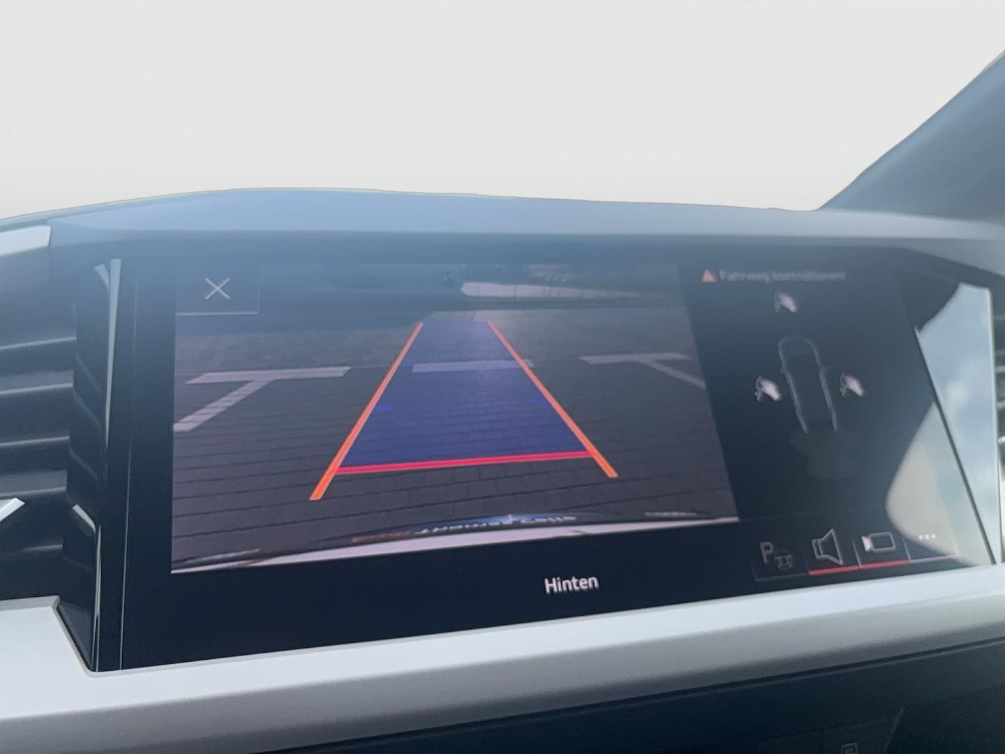 Bild über Audi Q4 Sportback e-tron 40 e-tron - für weitere Informationen kontaktieren Sie den Audi Partner