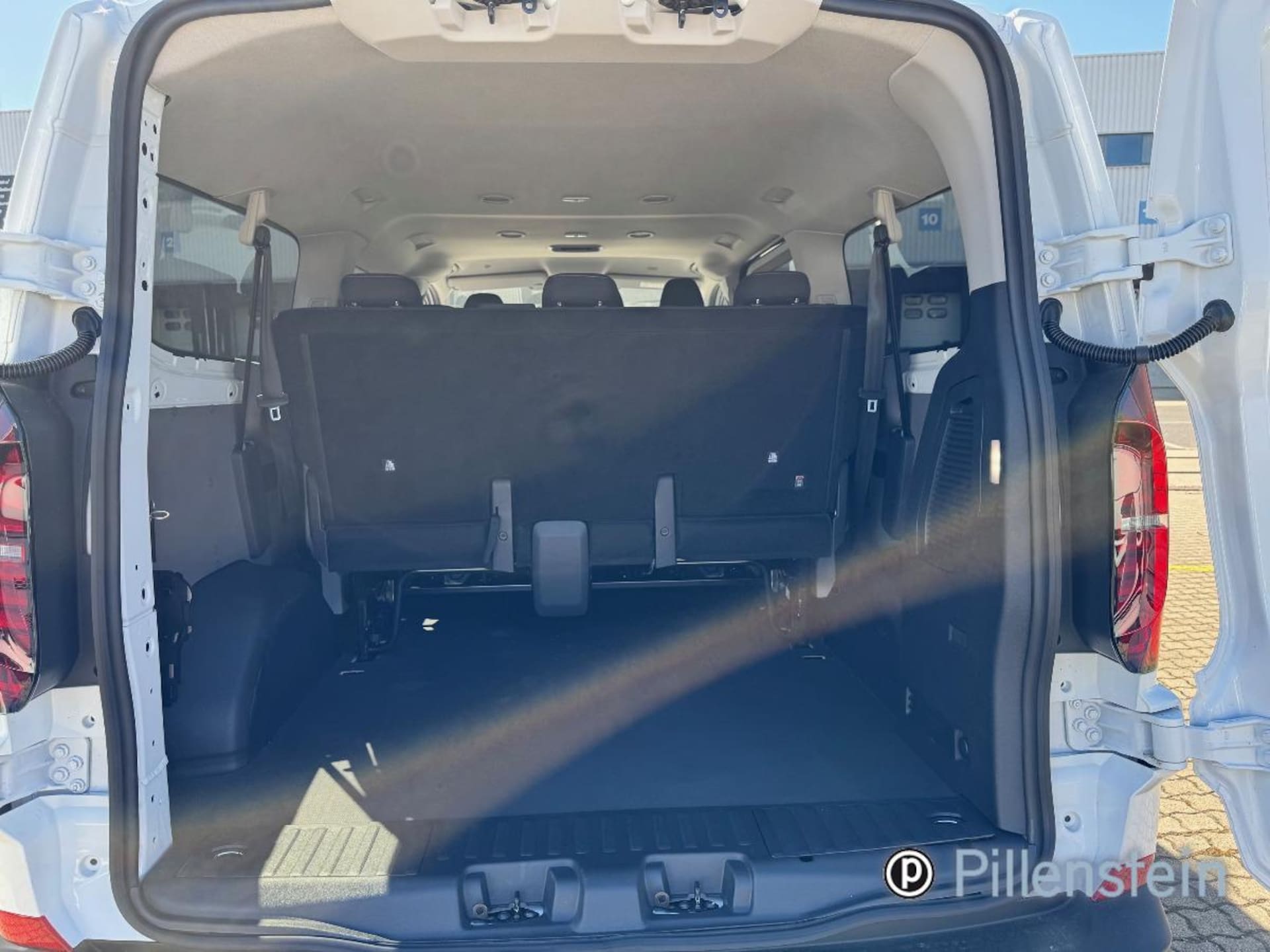 Volkswagen Transporter Kombi langer Radstand