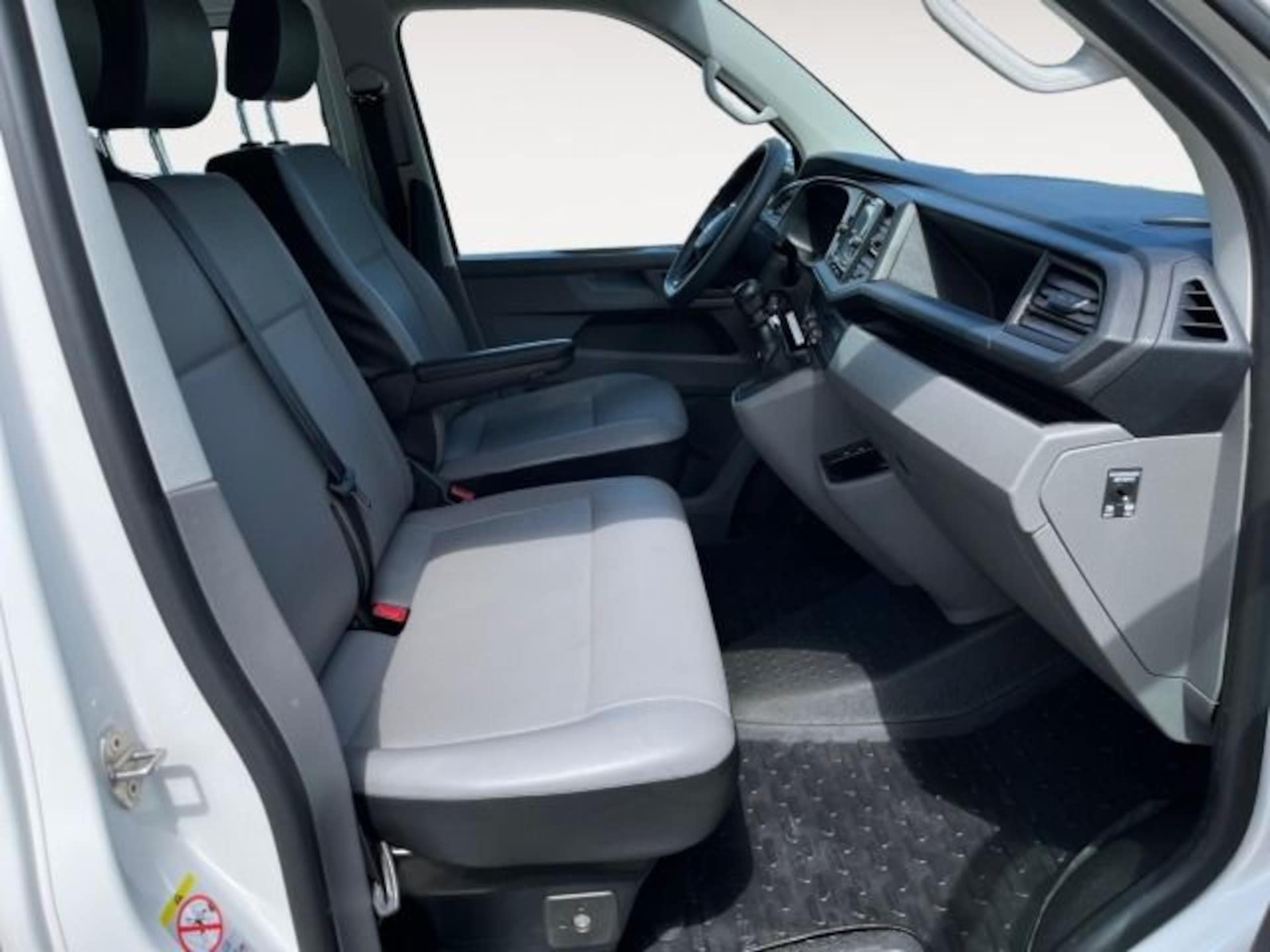Volkswagen T6.1 Transporter Kombi langer Radstand