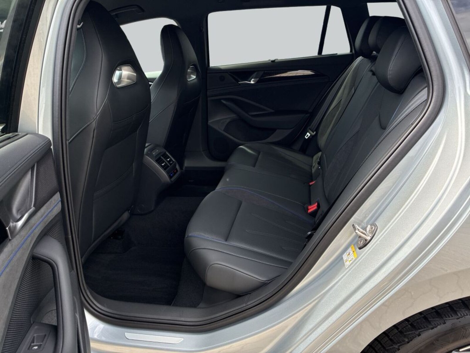 Volkswagen Passat – Bild 14