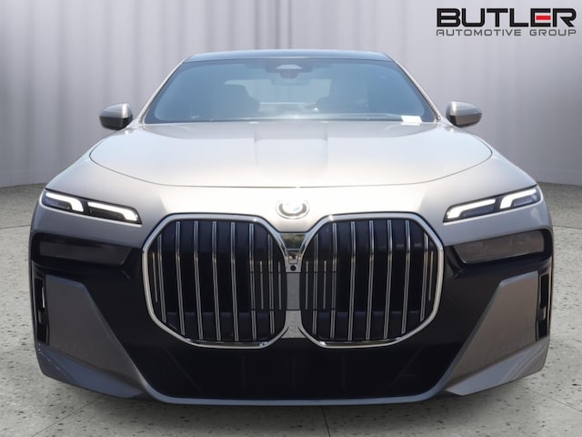 2025 BMW 740i