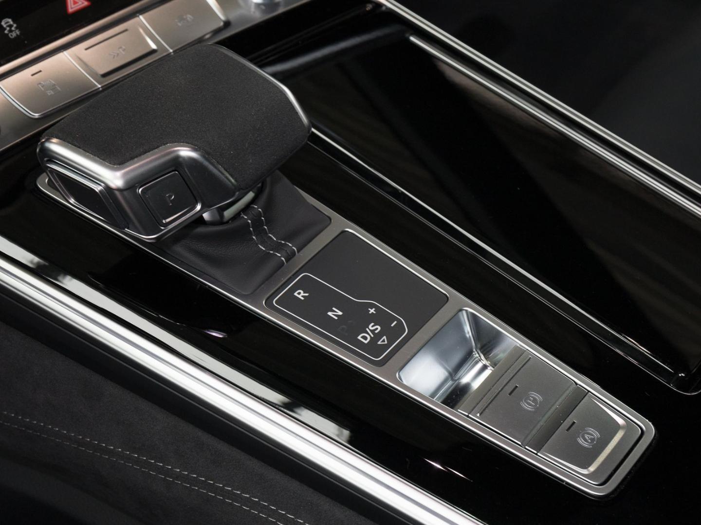 Image about Audi RS 6 Avant performance quattro tiptronic