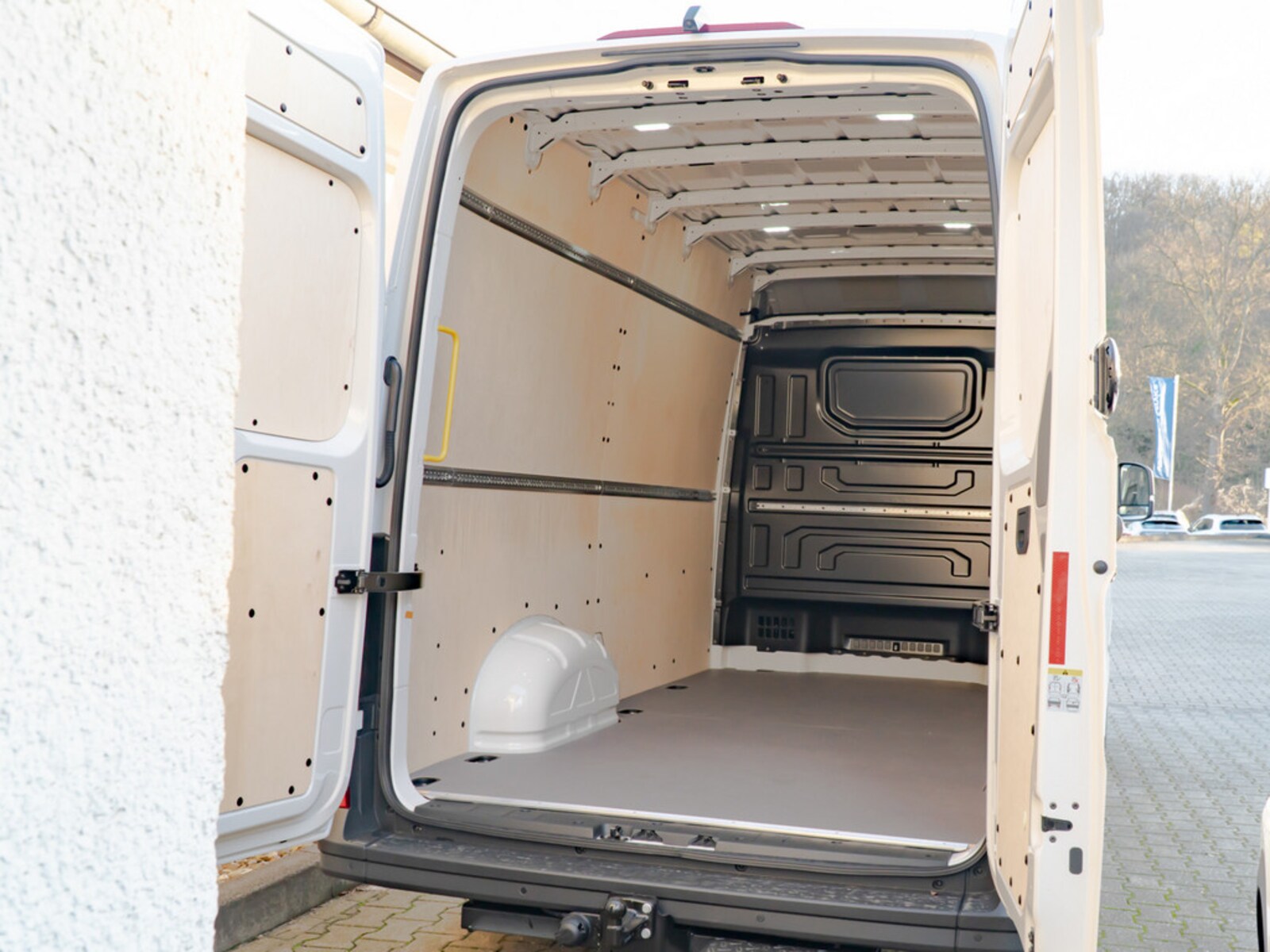 Volkswagen Crafter Kasten mittlerer Radstand – Bild 7