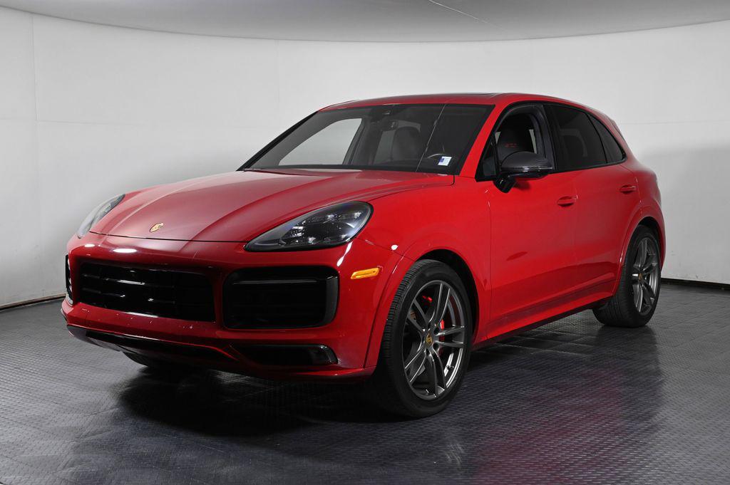 2023 Porsche Cayenne GTS's photo