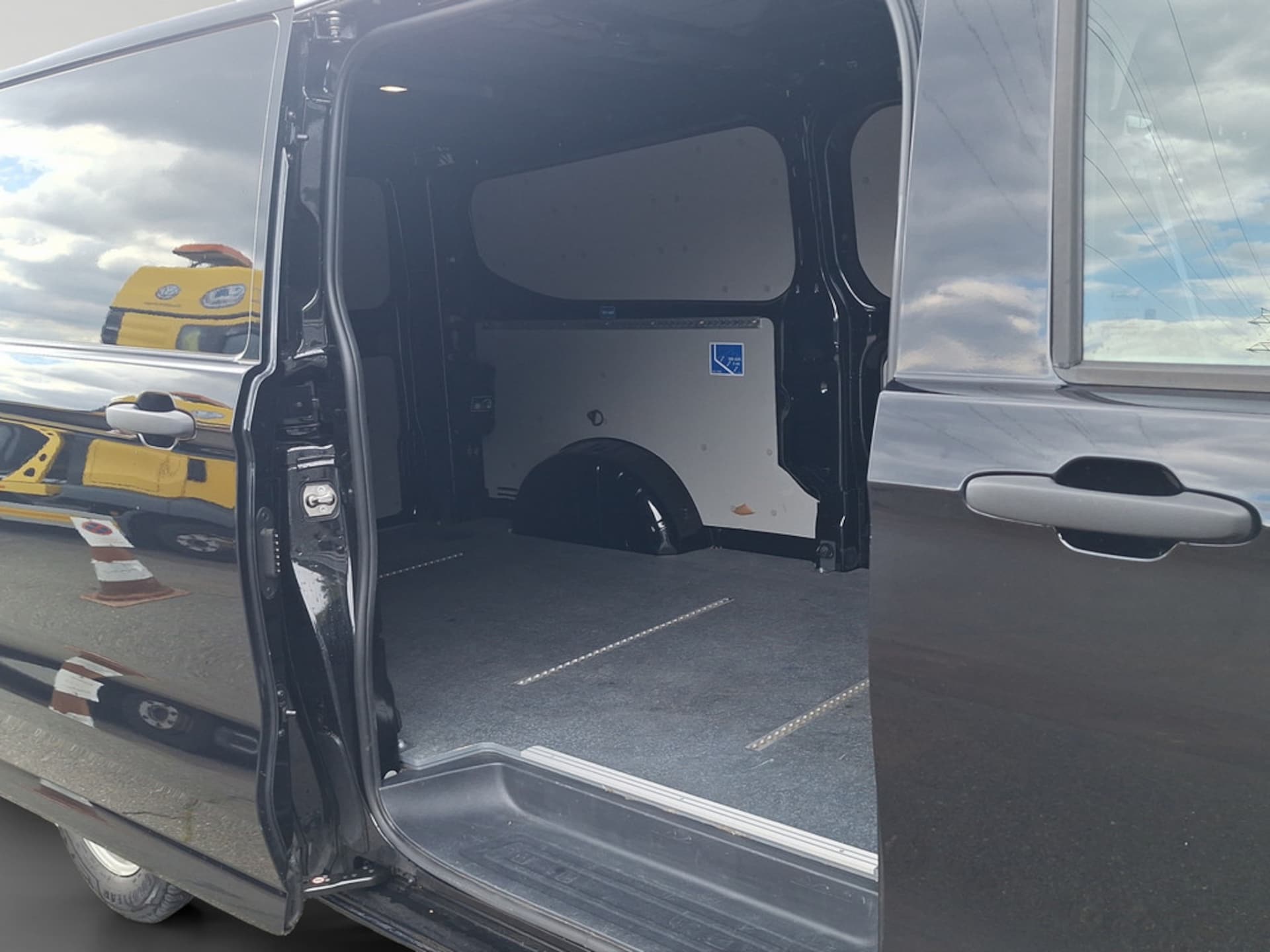 Volkswagen Transporter Kasten langer Radstand
