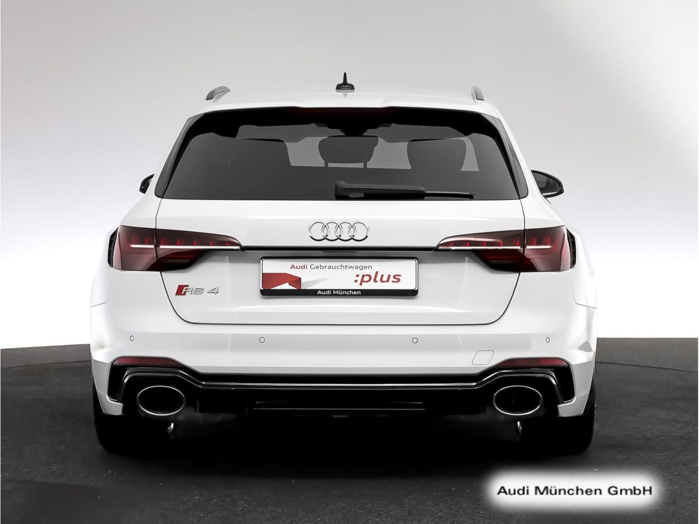 Bild über Audi RS 4 Avant TFSI quattro tiptronic - für weitere Informationen kontaktieren Sie den Audi Partner