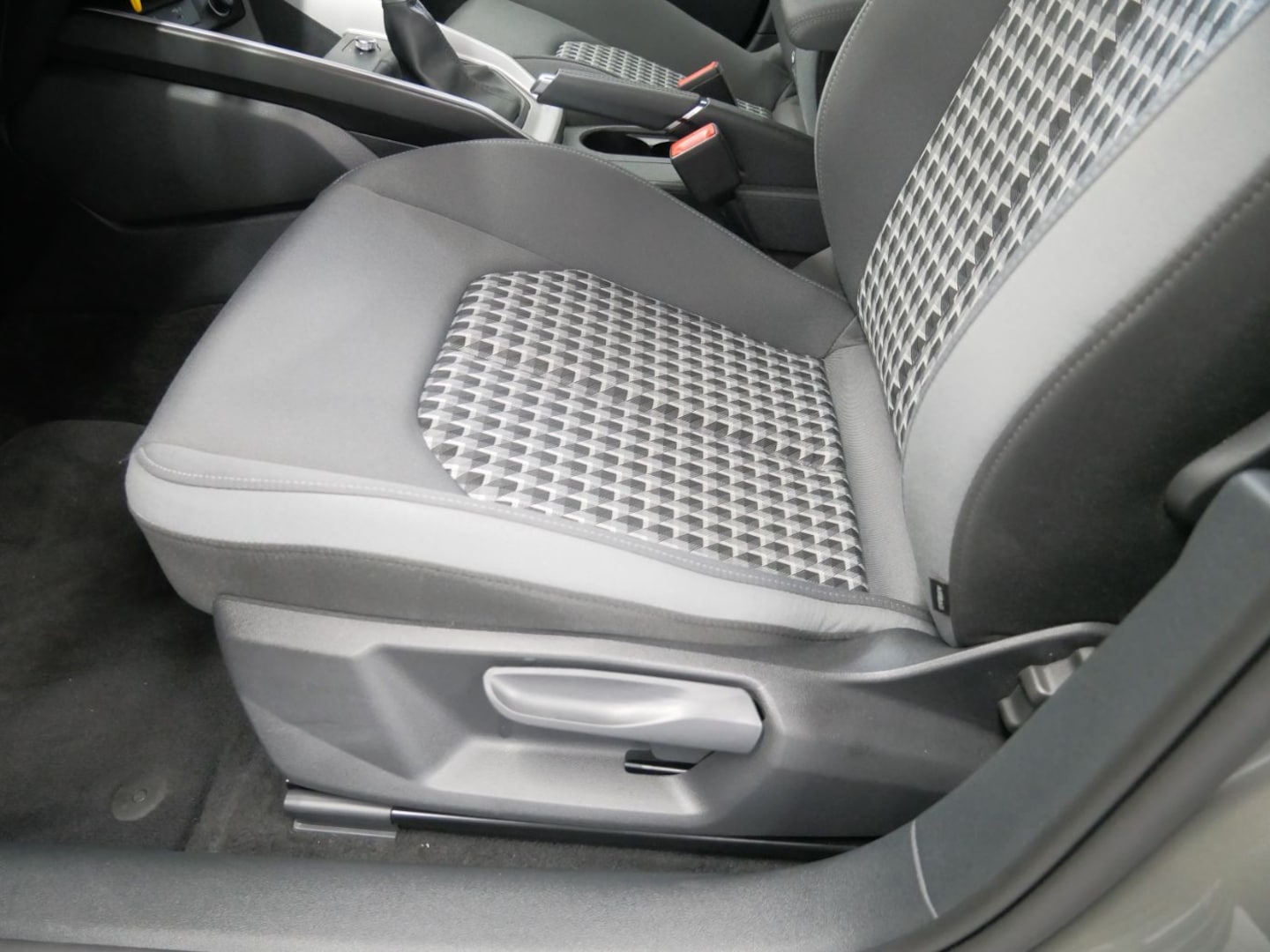 Bild über Audi A1 Sportback S line 30 TFSI Schaltgetriebe - für weitere Informationen kontaktieren Sie den Audi Partner