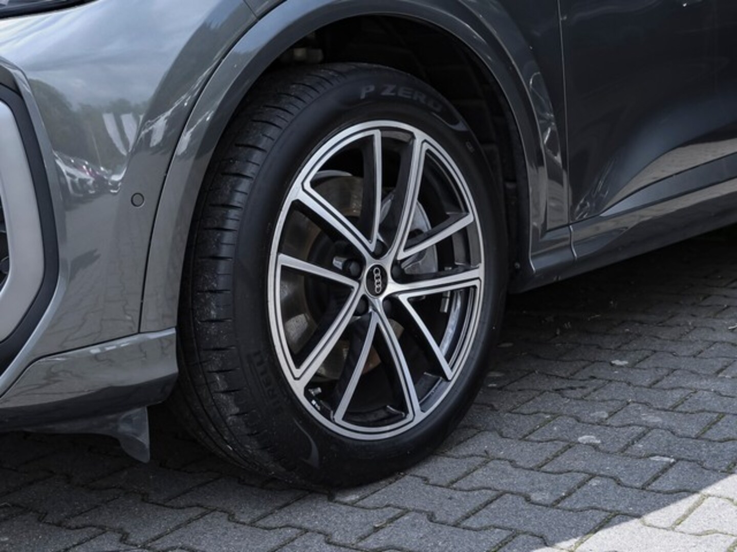 Bild über Audi Q5 Sportback TDI quattro 150 kW S tronic - für weitere Informationen kontaktieren Sie den Audi Partner
