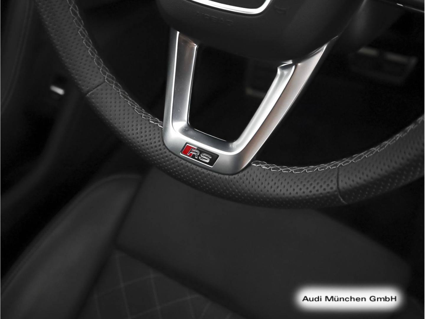 Bild über Audi RS 4 Avant TFSI quattro tiptronic - für weitere Informationen kontaktieren Sie den Audi Partner