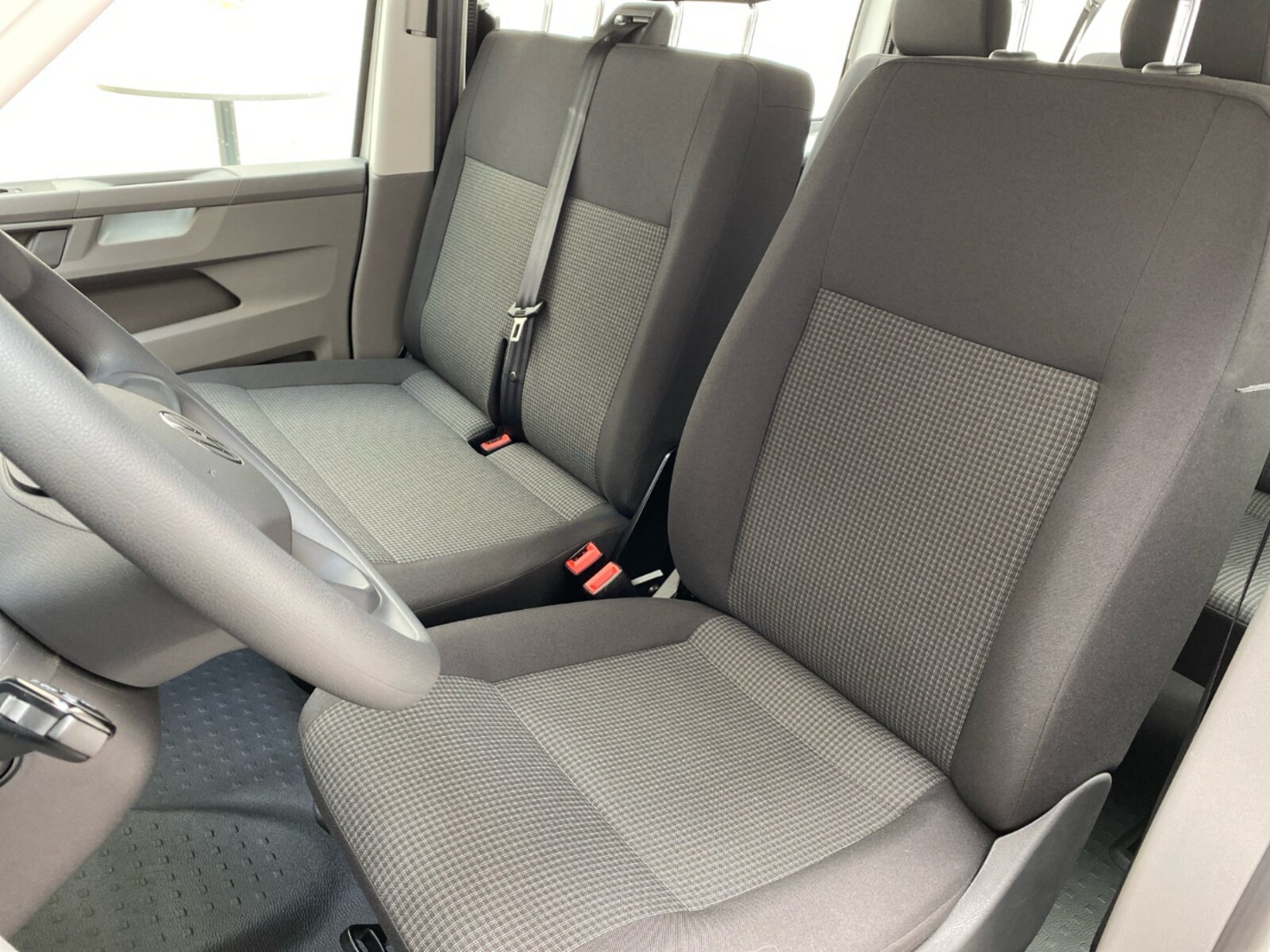 Volkswagen T6.1 Transporter Kombi langer Radstand – Bild 9