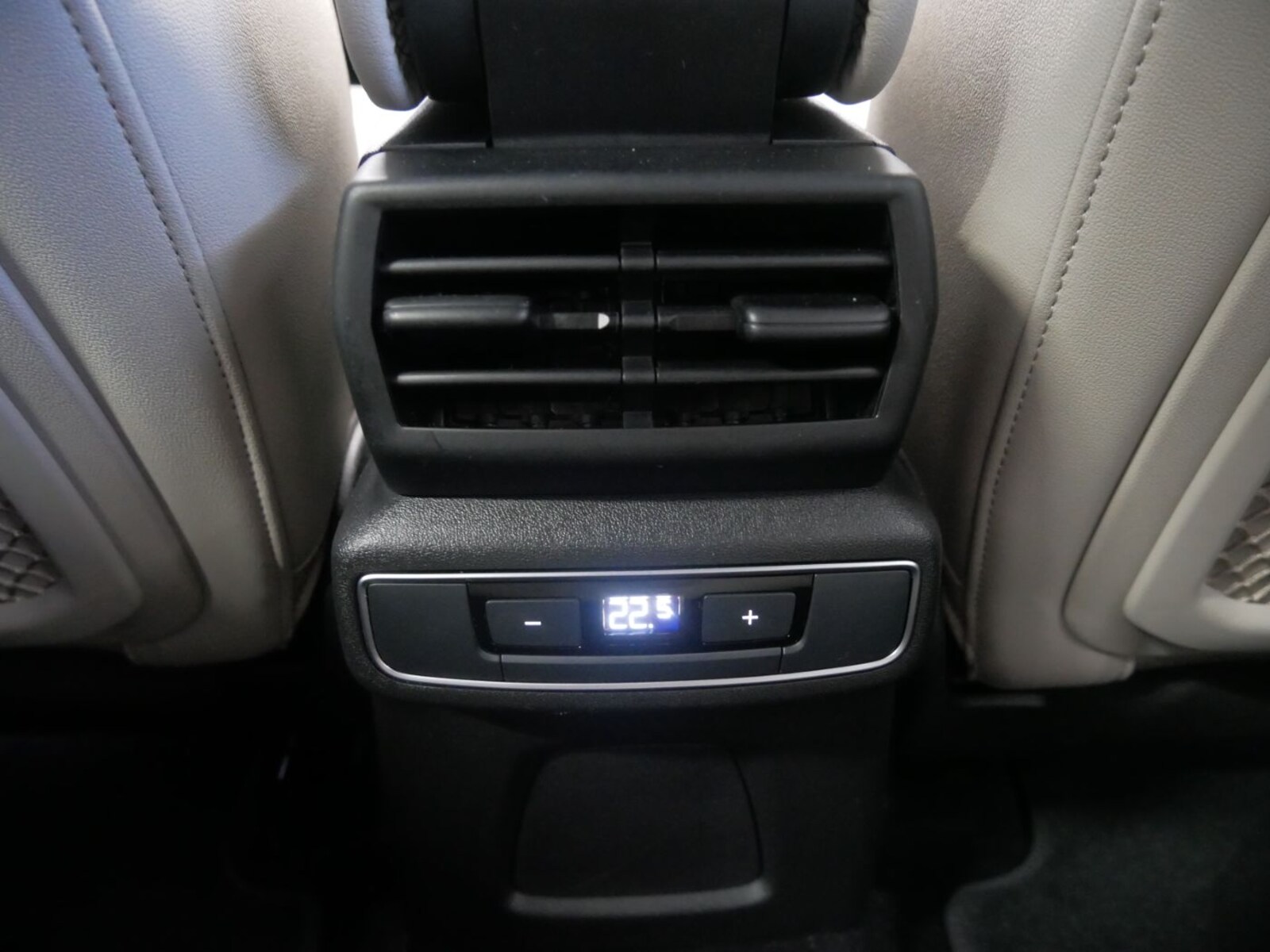 Audi Q4 Sportback e-tron – Bild 14