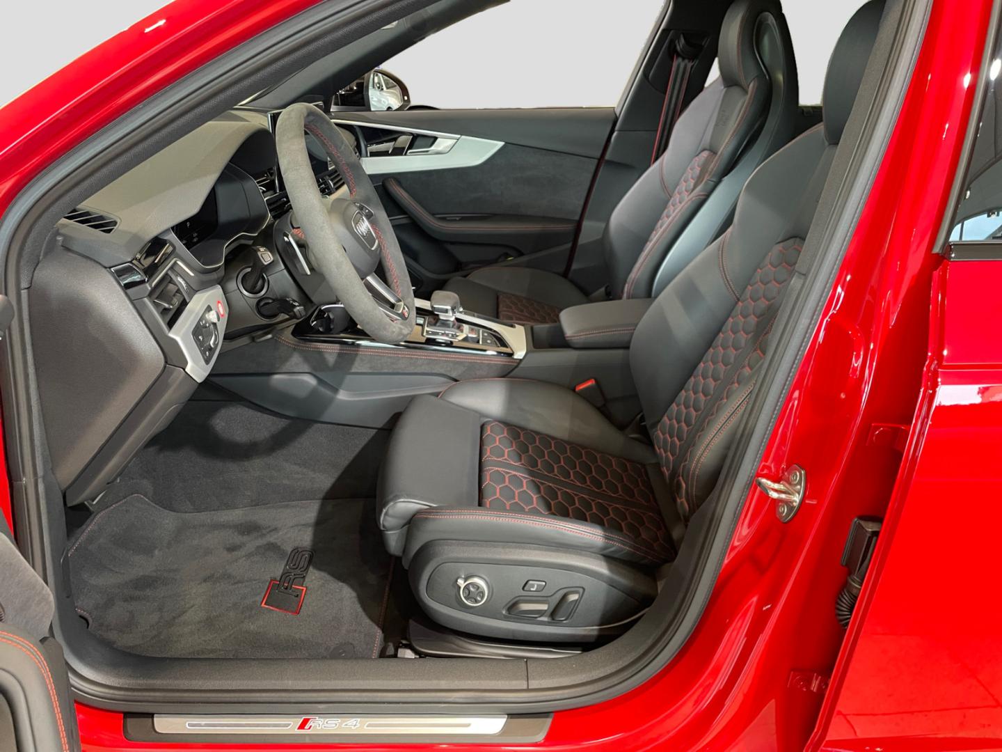 Image about Audi RS 4 Avant TFSI quattro tiptronic