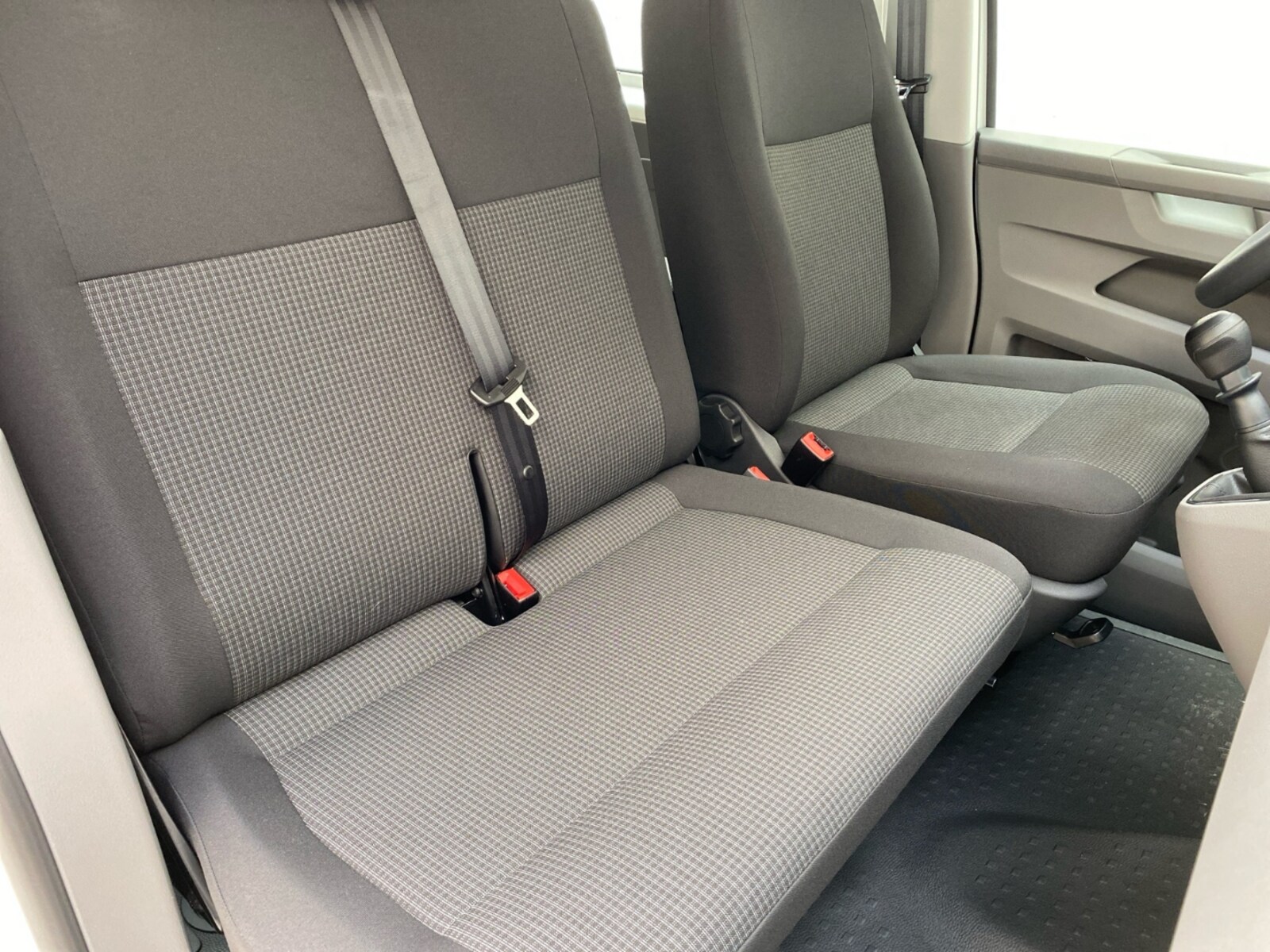 Volkswagen T6.1 Transporter Kombi langer Radstand – Bild 10