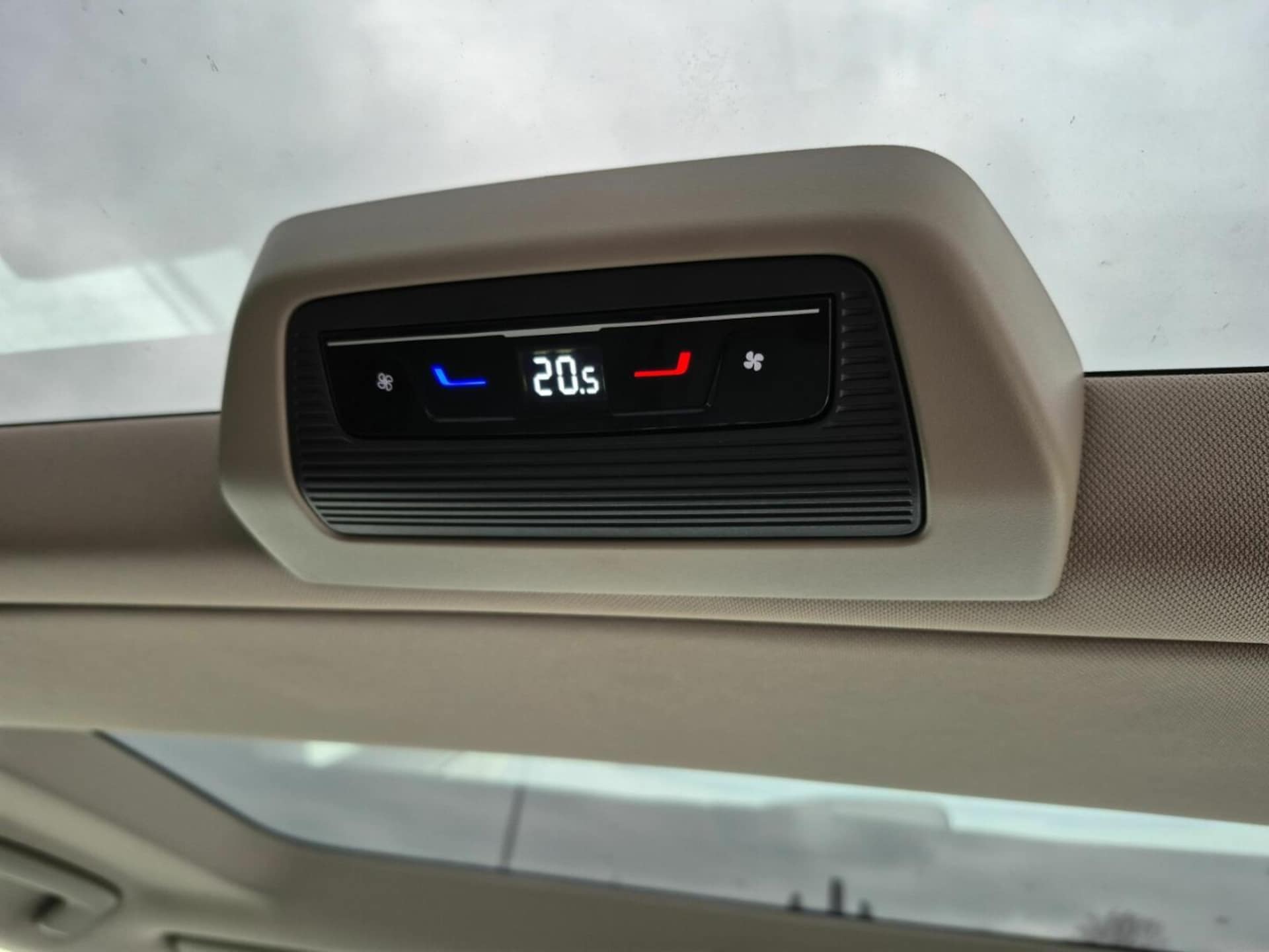 Volkswagen Multivan długi rozstaw osi Life