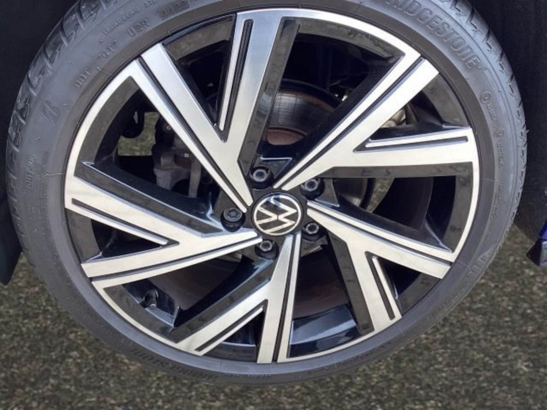 Volkswagen Golf R-Line