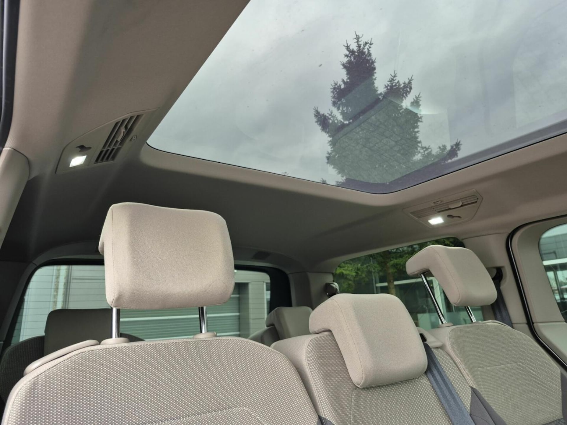 Volkswagen Multivan długi rozstaw osi Life