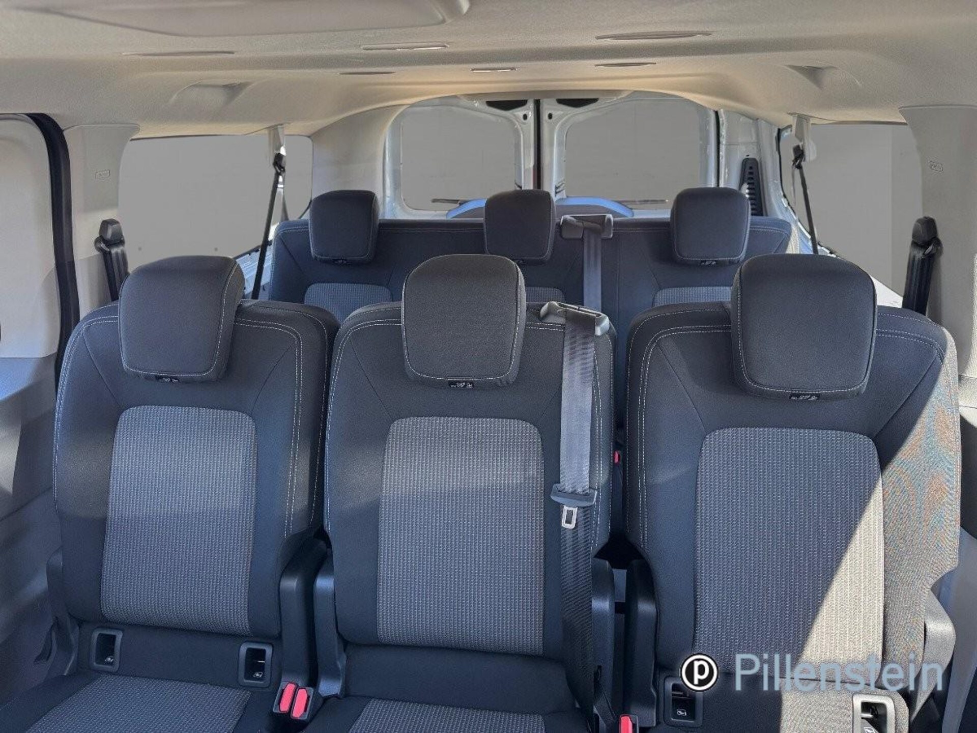 Volkswagen Transporter Kombi langer Radstand