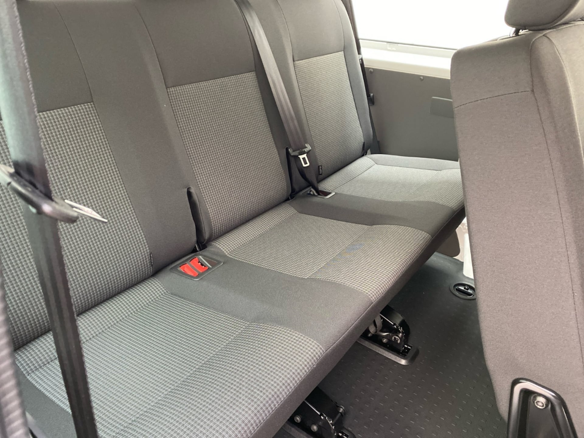 Volkswagen T6.1 Transporter Kombi langer Radstand