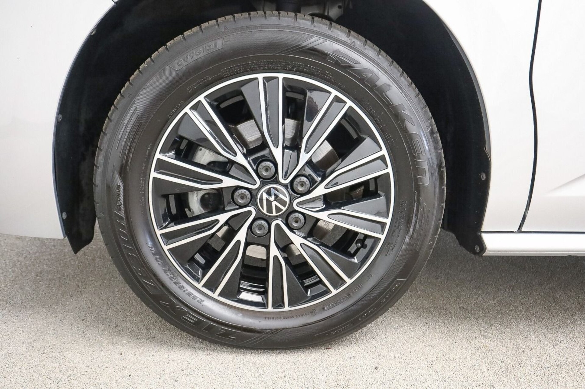 Volkswagen Multivan Basis-Modell
