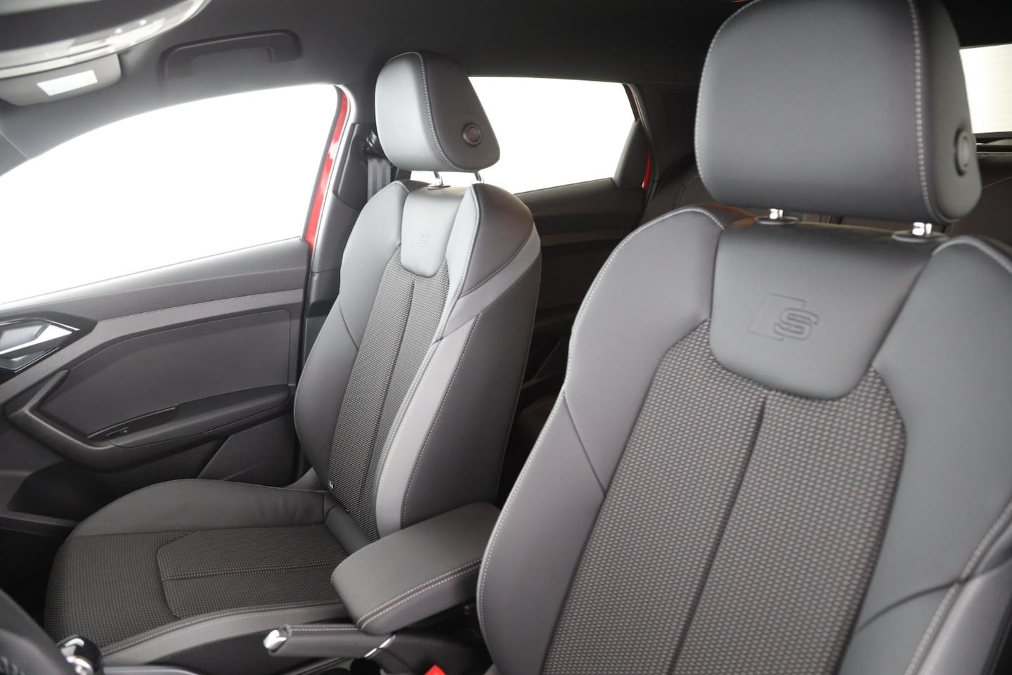 Bild über Audi A1 Sportback S line 40 TFSI S tronic - für weitere Informationen kontaktieren Sie den Audi Partner