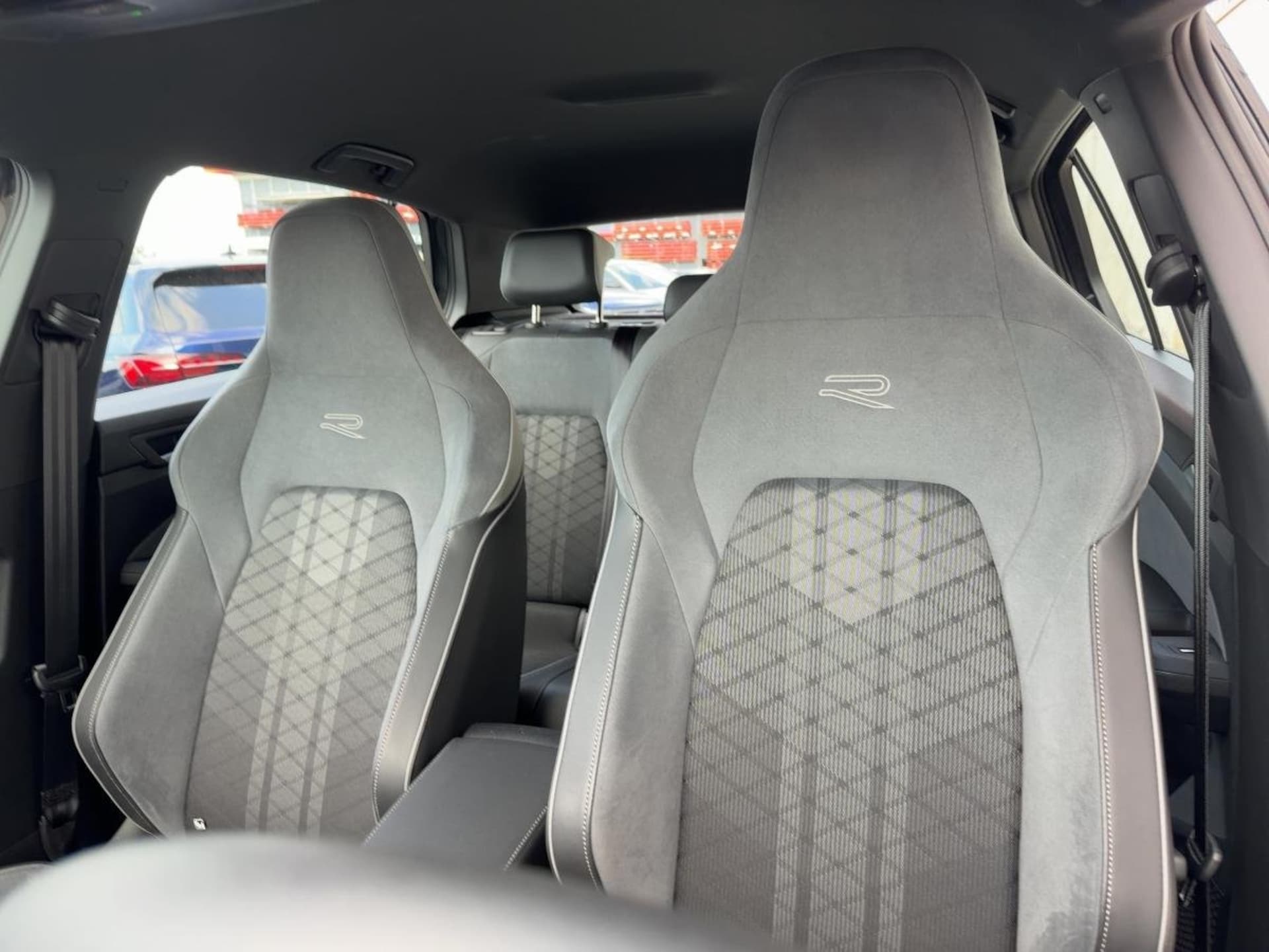 Volkswagen Golf R-Line