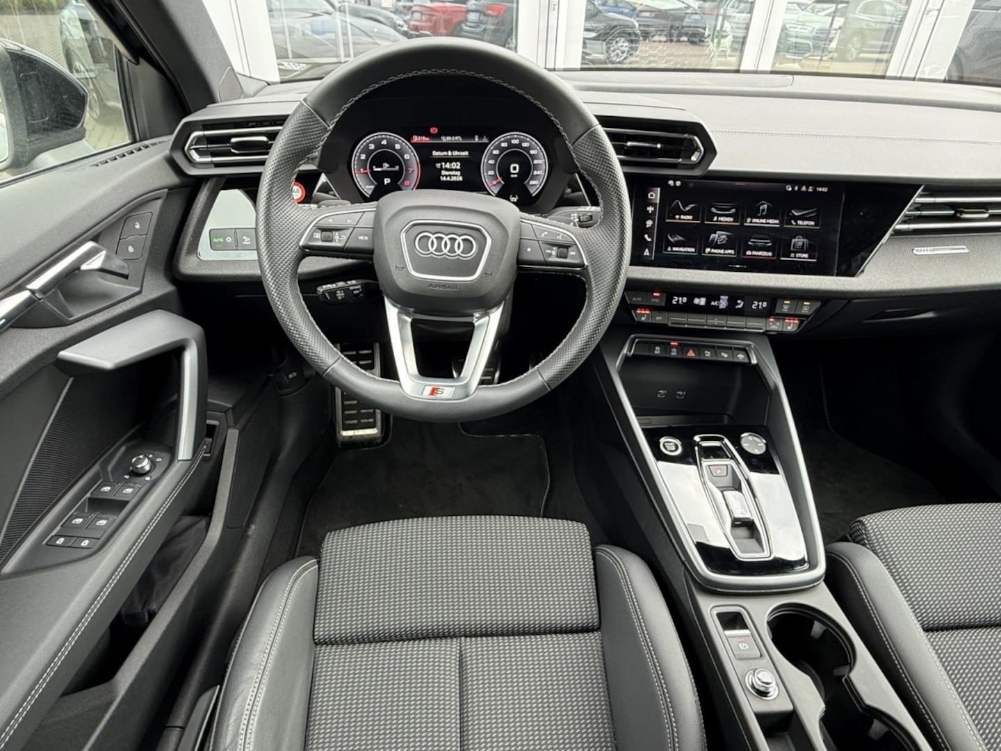 Bild über Audi A3 Sportback S line 30 TFSI S tronic - für weitere Informationen kontaktieren Sie den Audi Partner