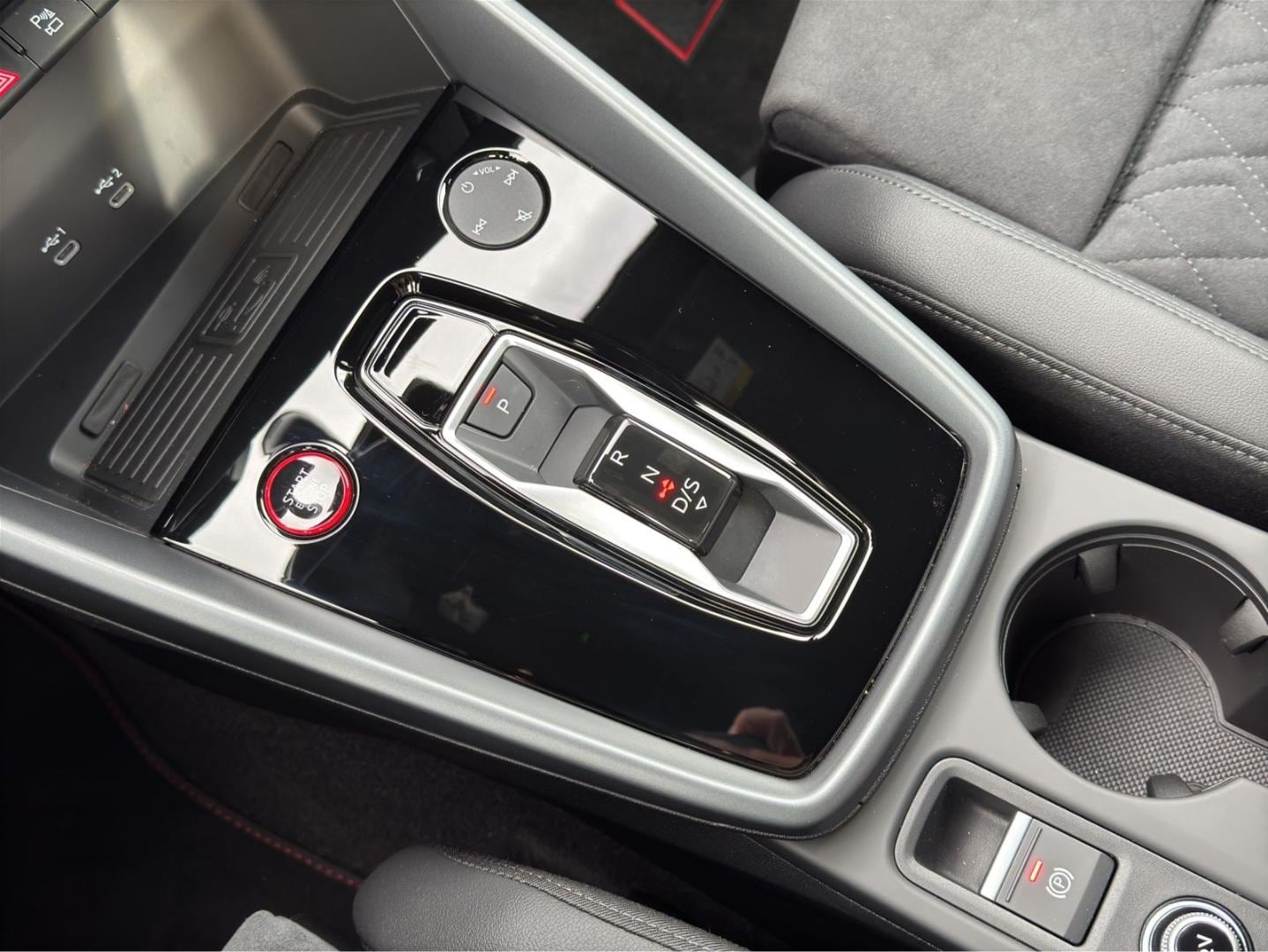 Bild über Audi RS 3 Sportback TFSI quattro 294 kW S tronic - für weitere Informationen kontaktieren Sie den Audi Partner
