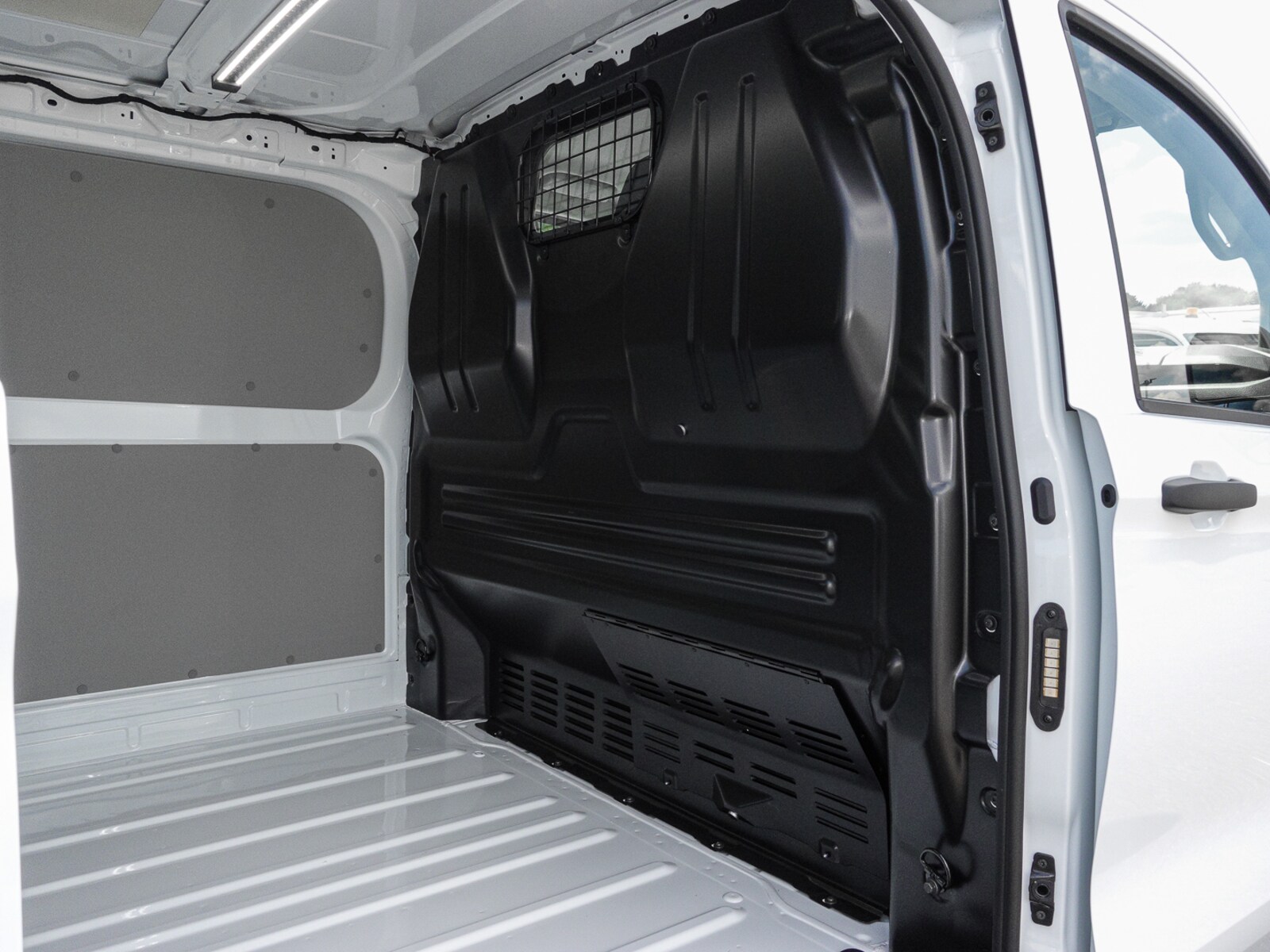 Volkswagen Transporter Kasten kurzer Radstand – Bild 17